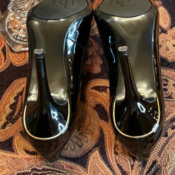 LAUREN RALPH LAUREN Black Patent Leather with Gold Rimmed Heels Size 7B - Picture 6 of 8